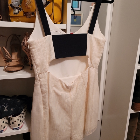 BNWT BCBGeneration off white Romper size 8 - Picture 2 of 7